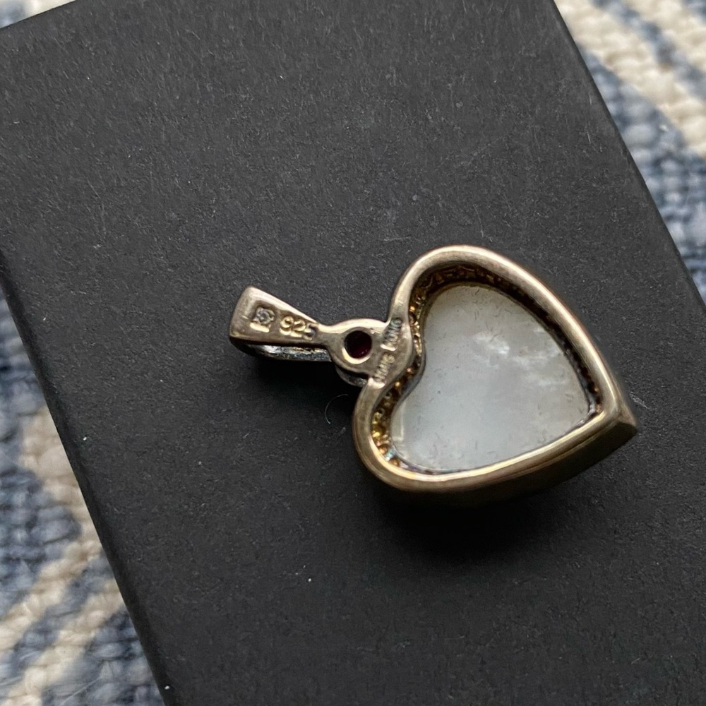 Vintage 925 SS Mother of Pearl Heart pendant with Ruby Diamond. - Picture 9 of 10